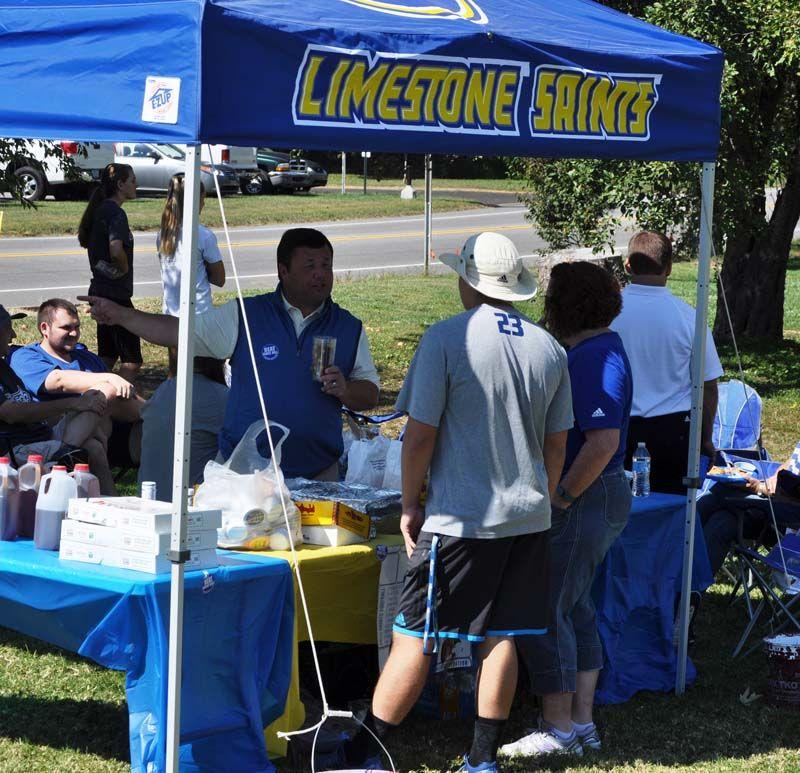Saints fans tailgating